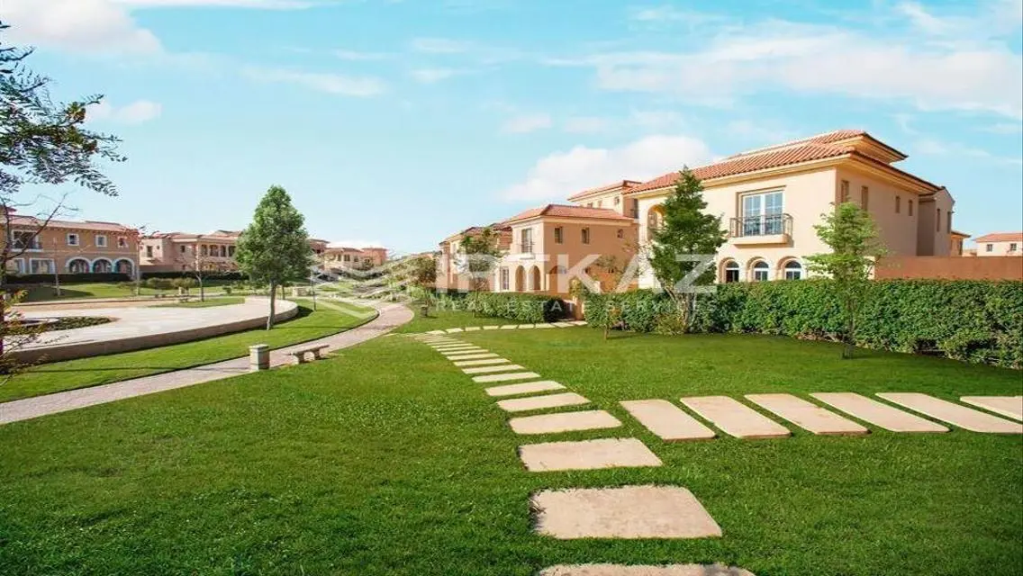 Luxurious Villa for 27000000 EGP with Private Garden and Stunning Views