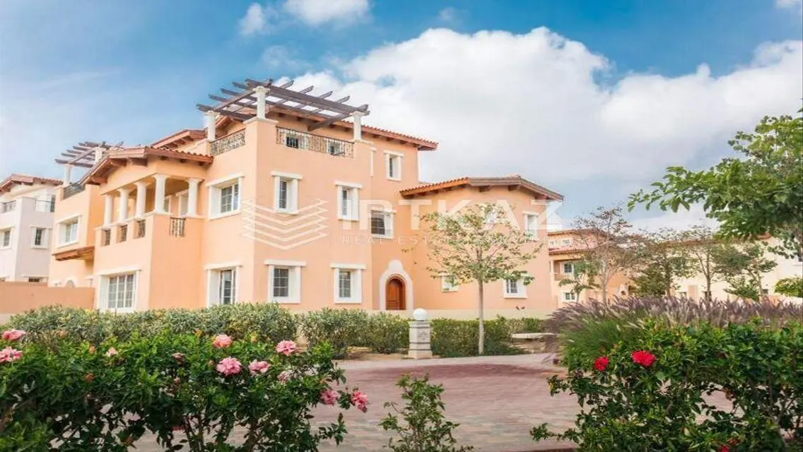 Luxurious Villa for 27000000 EGP with Private Garden and Stunning Views