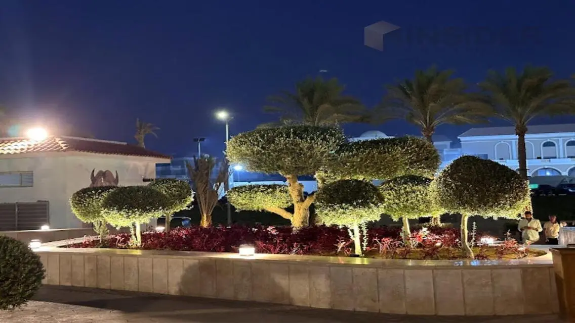 فيلا فاخرة للبيع بمساحة فسيحة في منطقة مميزة