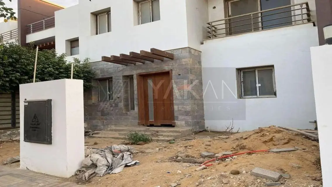شقة فاخرة مكونة من 3 غرف نوم للبيع بـ 17,800,000 جنيه