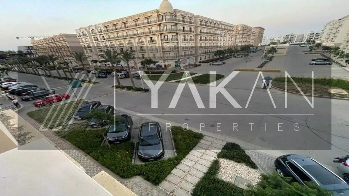 شقة فاخرة للبيع بإطلالة على البحيرات