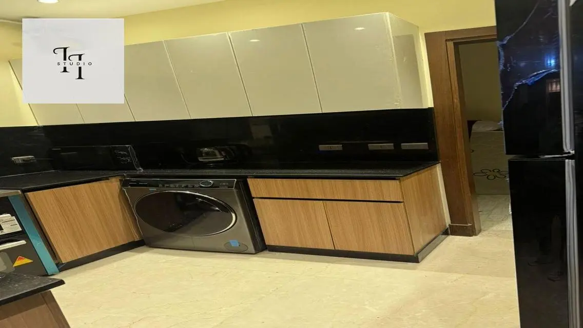 Luxurious Apartment in Eastown Near AUC