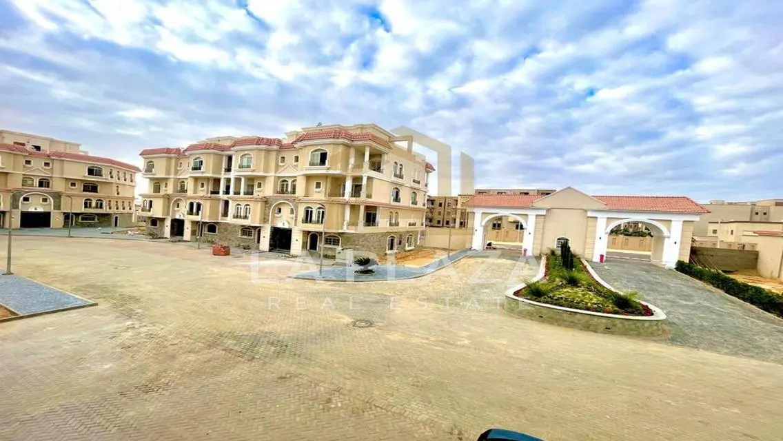 فيلا فاخرة بتصميم عصري مع مسبح وحديقة خاصة