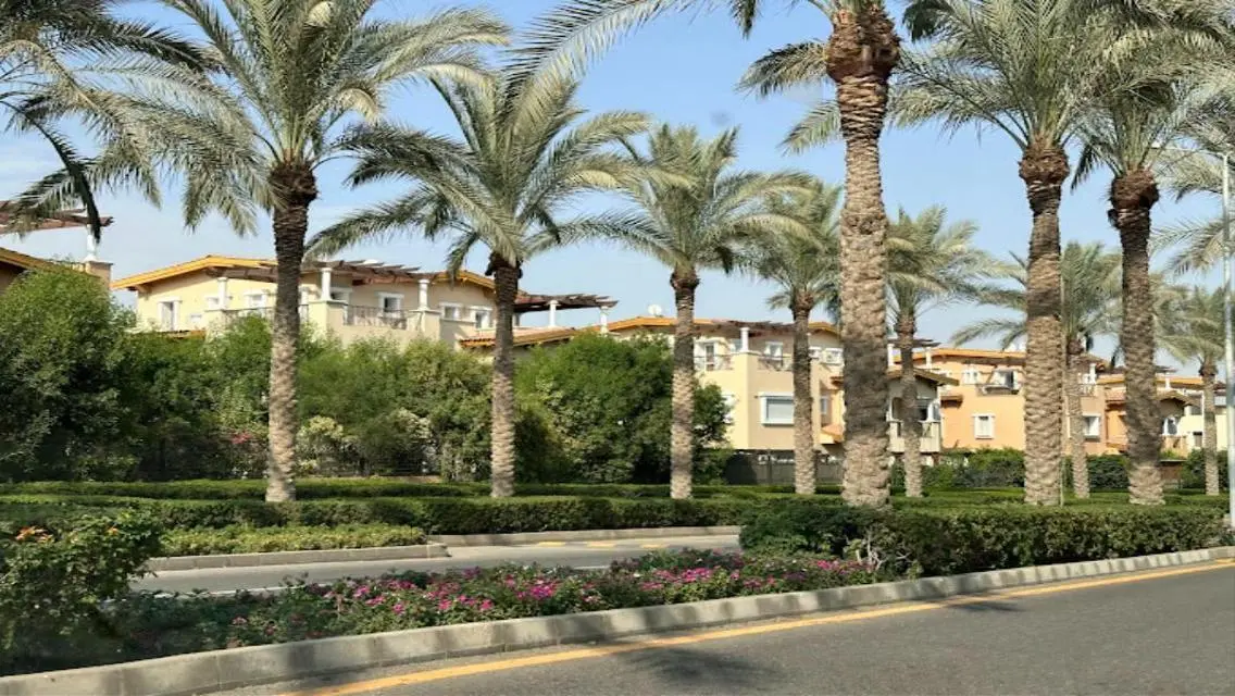 فيلا فاخرة للبيع بمساحة 2030 متر مربع