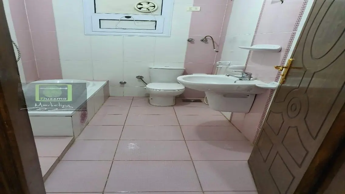 Luxury Apartment with Study Room for Rent