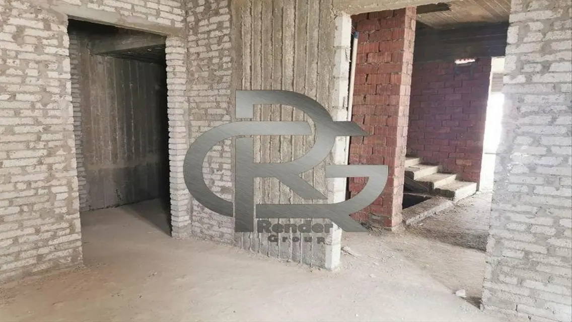 منزل فخم بمساحة متر يضم مسبح خاص وحديقة خاصة