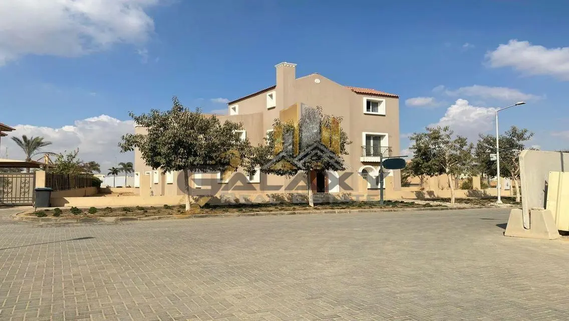 Luxury Villa for Sale with Spacious Garden