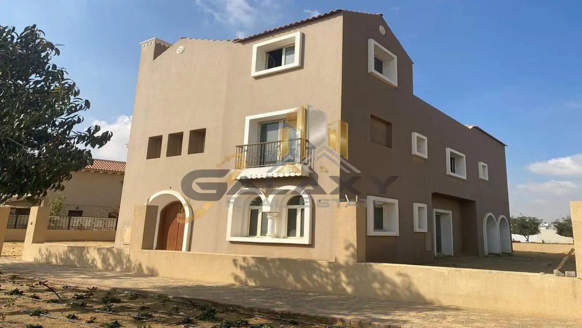 Luxury Villa for Sale with Spacious Garden