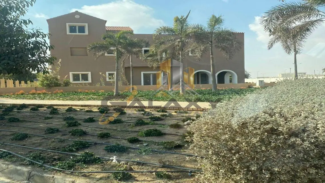 Luxury Villa for Sale with Spacious Garden