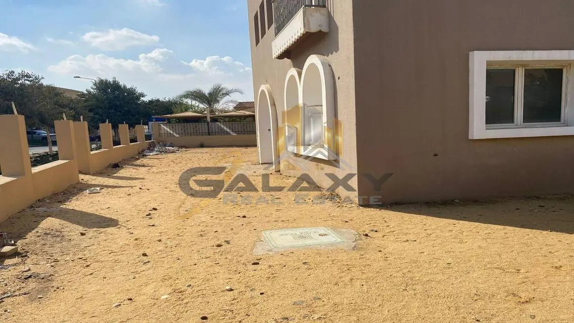 Luxury Villa for Sale with Spacious Garden