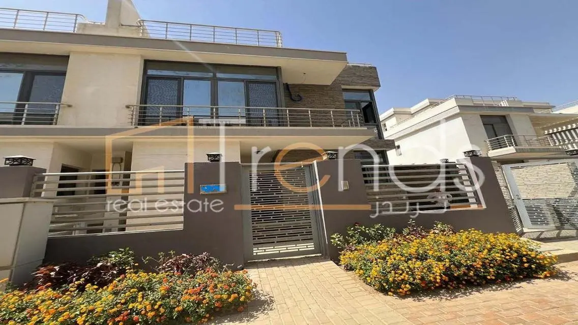 Luxurious Villa with Private Garden in Prime Location