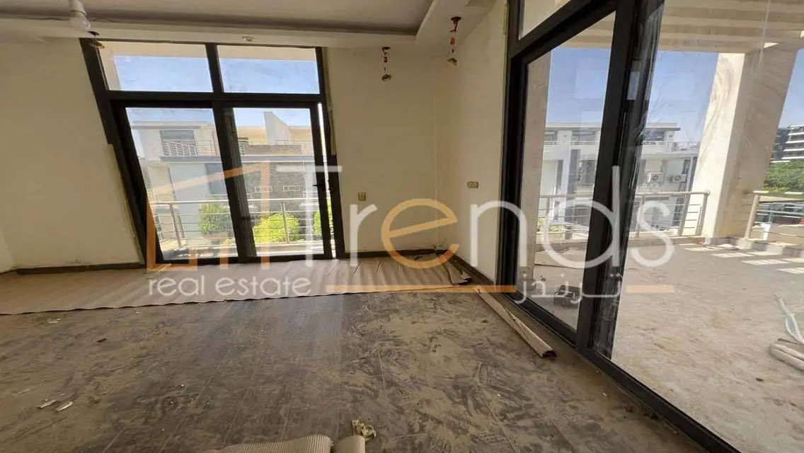 Luxurious Villa with Private Garden in Prime Location