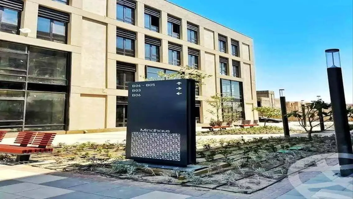 عقار فاخر بمساحة واسعة ومرافق متكاملة