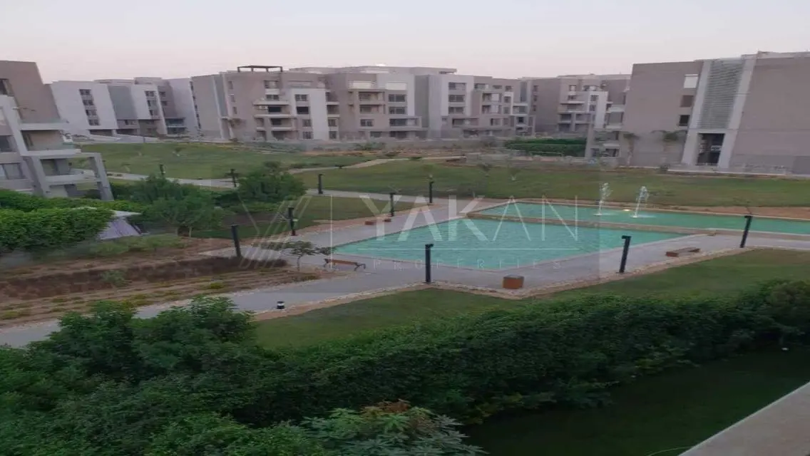 Luxury Apartment with Lake View and Security