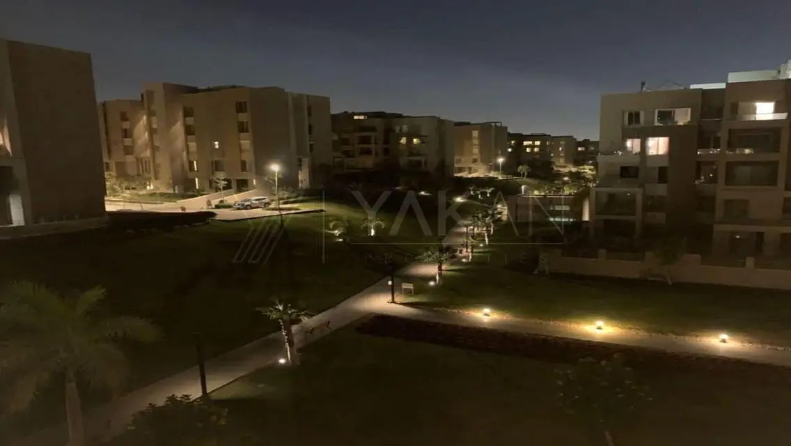 Luxury Apartment with Lake View and Security