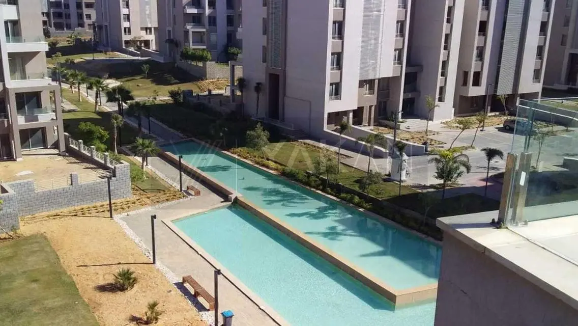 Luxury Apartment with Lake View and Security