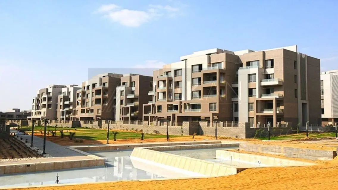 Luxury Apartment with Lake View and Security