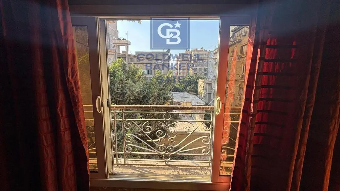 شقة فاخرة للبيع بمساحة واسعة في قلب المدينة