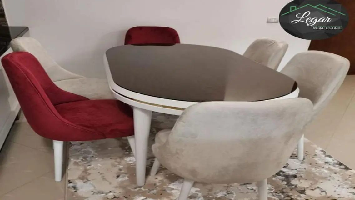 شقة مميزة للبيع في منطقة Y0174
