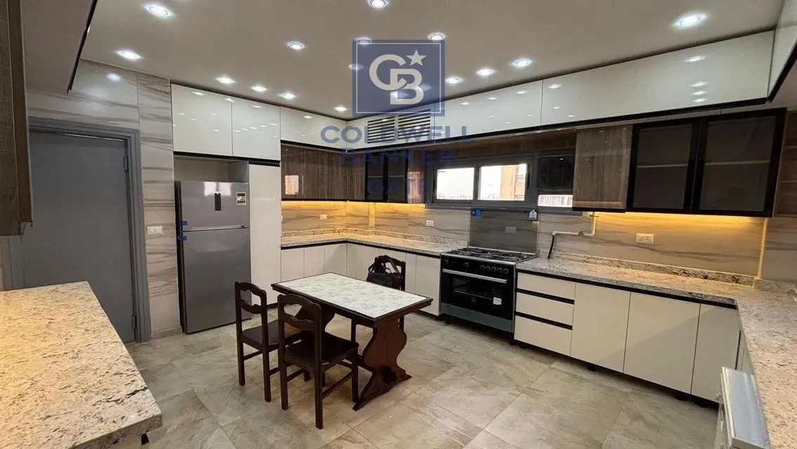 Luxury 4-Bedroom Apartment with Stunning Lake View