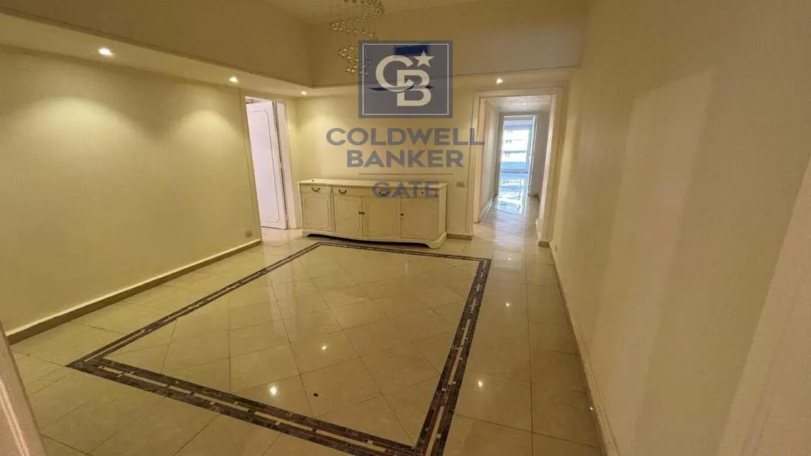 Luxury 4-Bedroom Apartment with Stunning Lake View