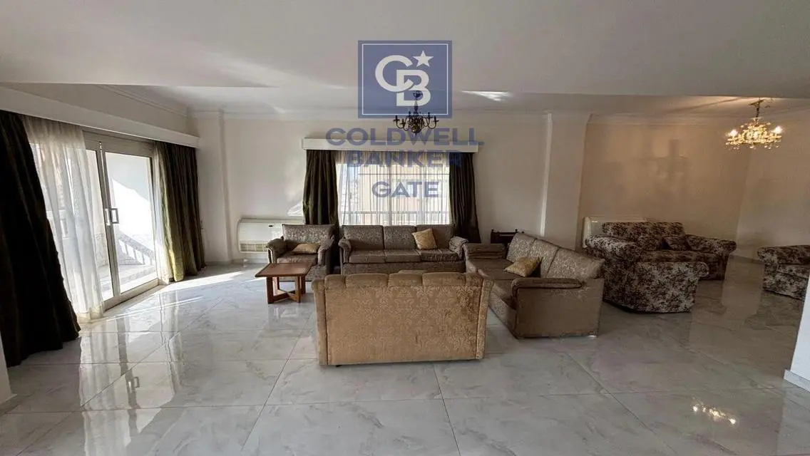 Luxury 4-Bedroom Apartment with Stunning Lake View
