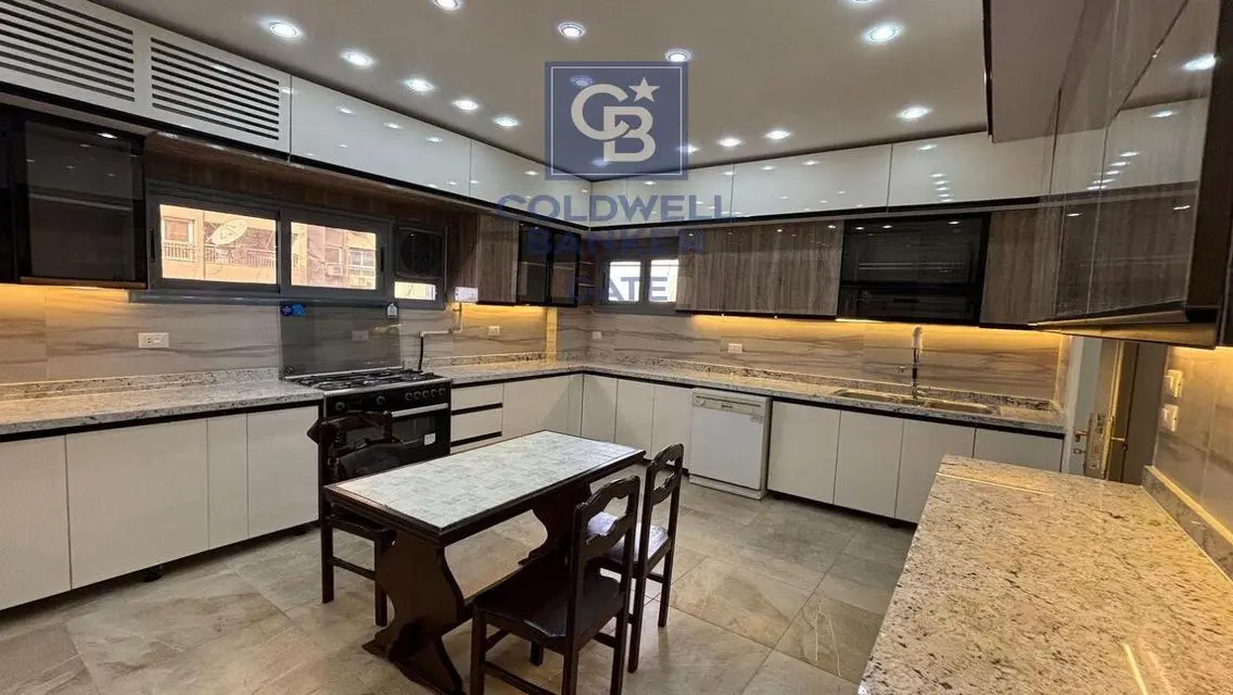 Luxury 4-Bedroom Apartment with Stunning Lake View