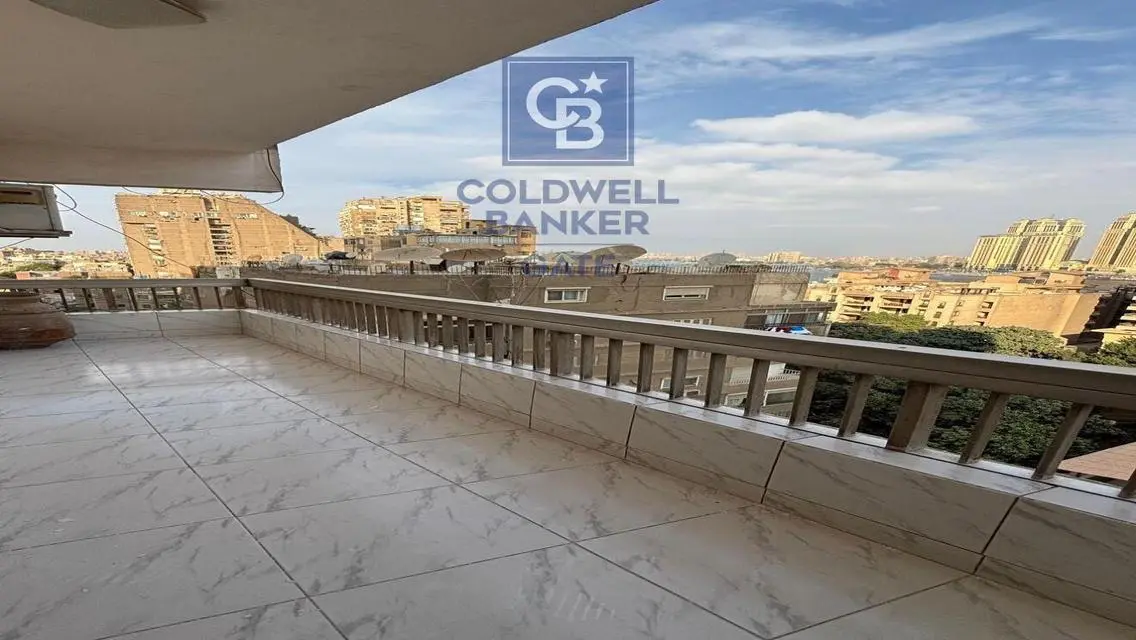 Luxury 4-Bedroom Apartment with Stunning Lake View