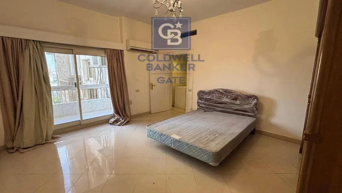 Luxury 4-Bedroom Apartment with Stunning Lake View