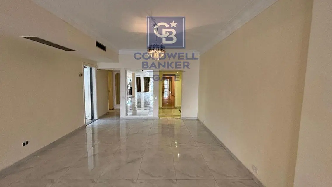 Luxury 4-Bedroom Apartment with Stunning Lake View