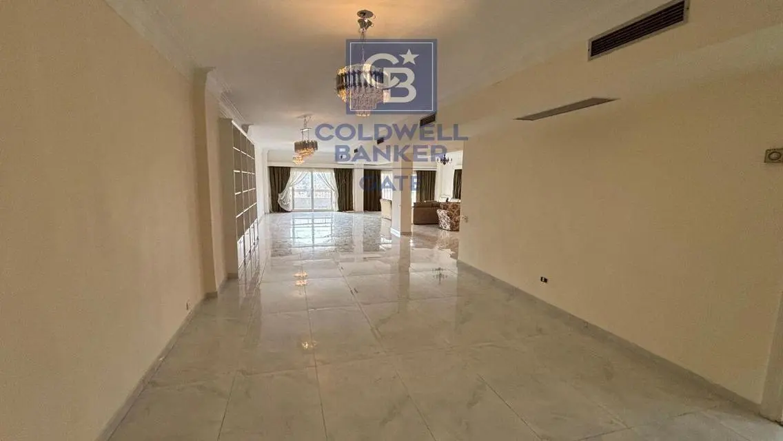 Luxury 4-Bedroom Apartment with Stunning Lake View
