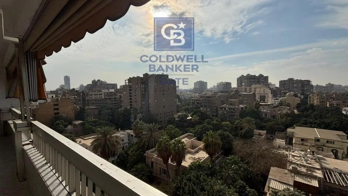 Luxury 4-Bedroom Apartment with Stunning Lake View