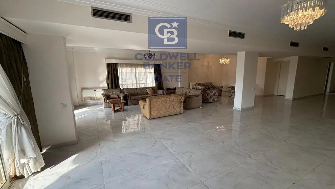 Luxury 4-Bedroom Apartment with Stunning Lake View