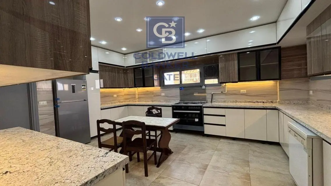 Luxury 4-Bedroom Apartment with Stunning Lake View