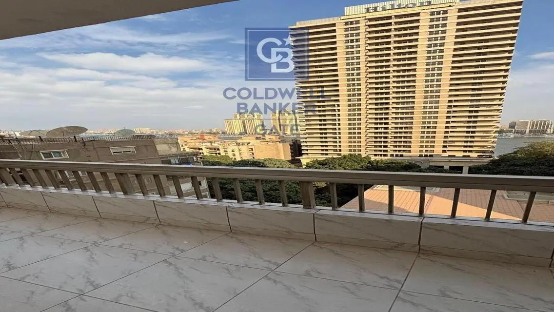 Luxury 4-Bedroom Apartment with Stunning Lake View