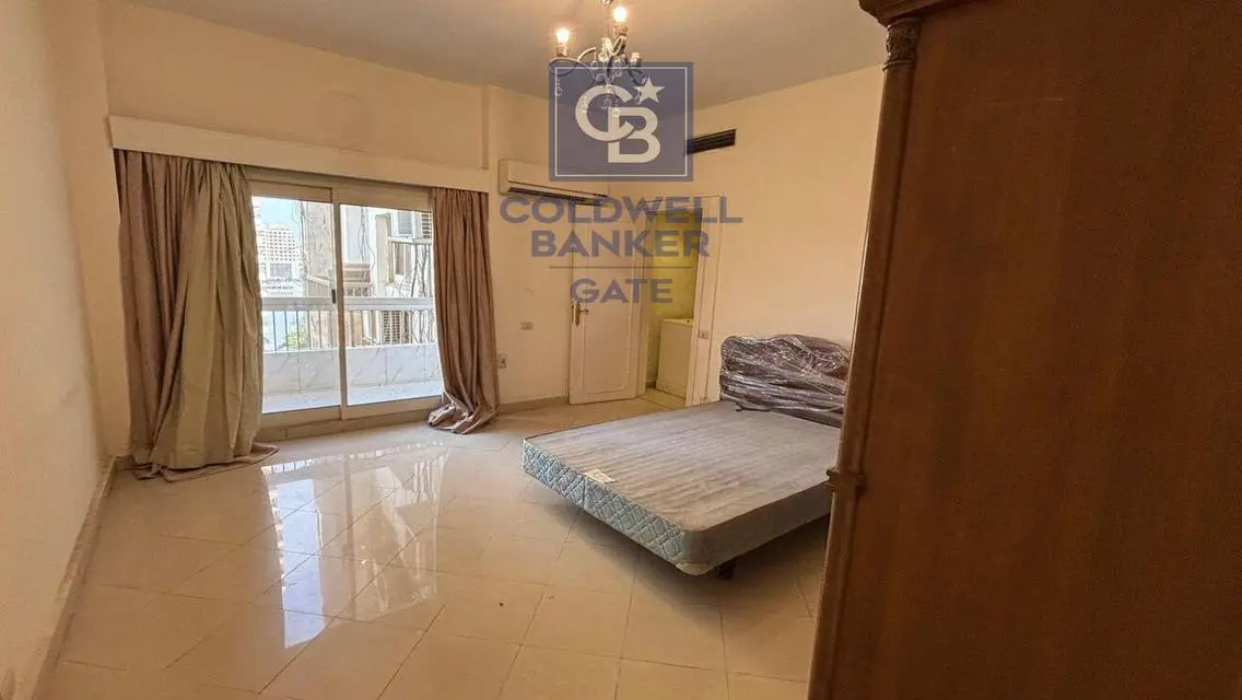 Luxury 4-Bedroom Apartment with Stunning Lake View