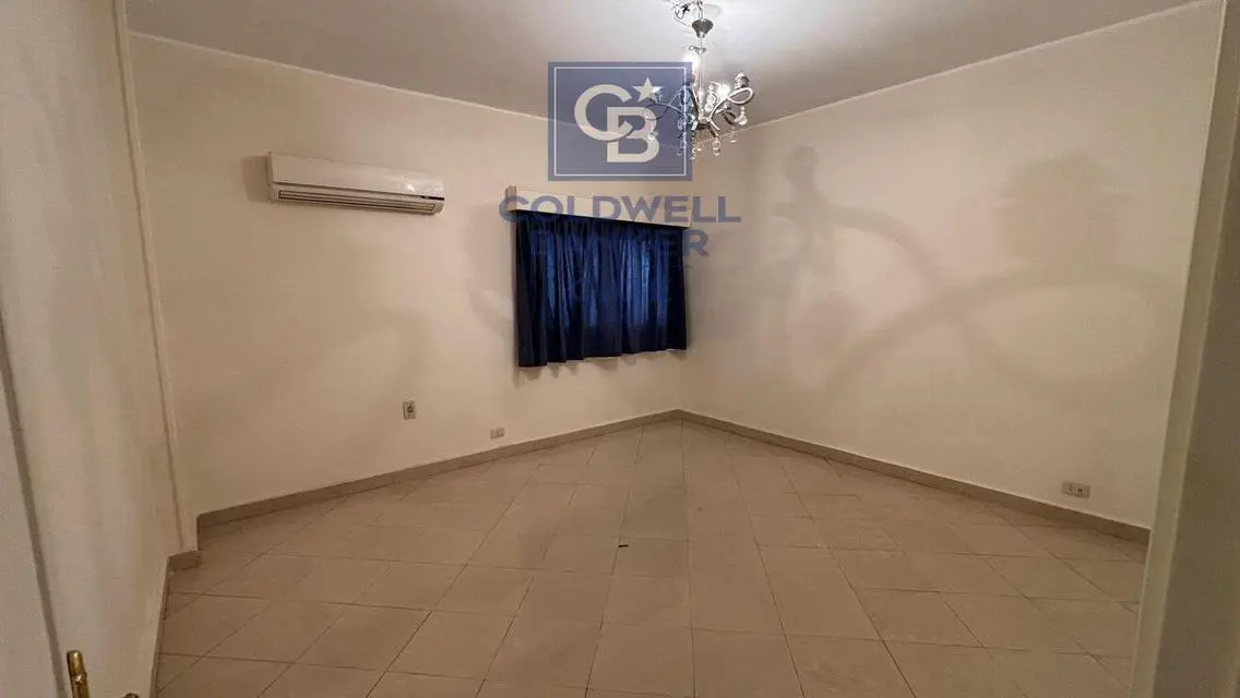 Luxury 4-Bedroom Apartment with Stunning Lake View
