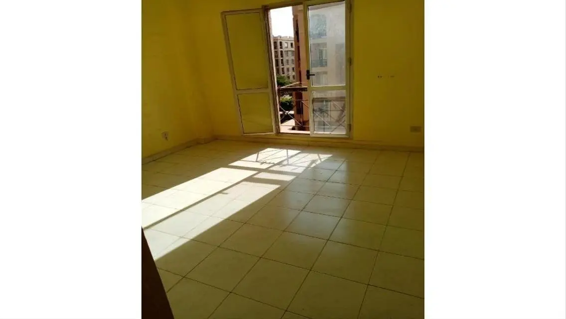 شقة فاخرة للبيع في عزبة يوسف