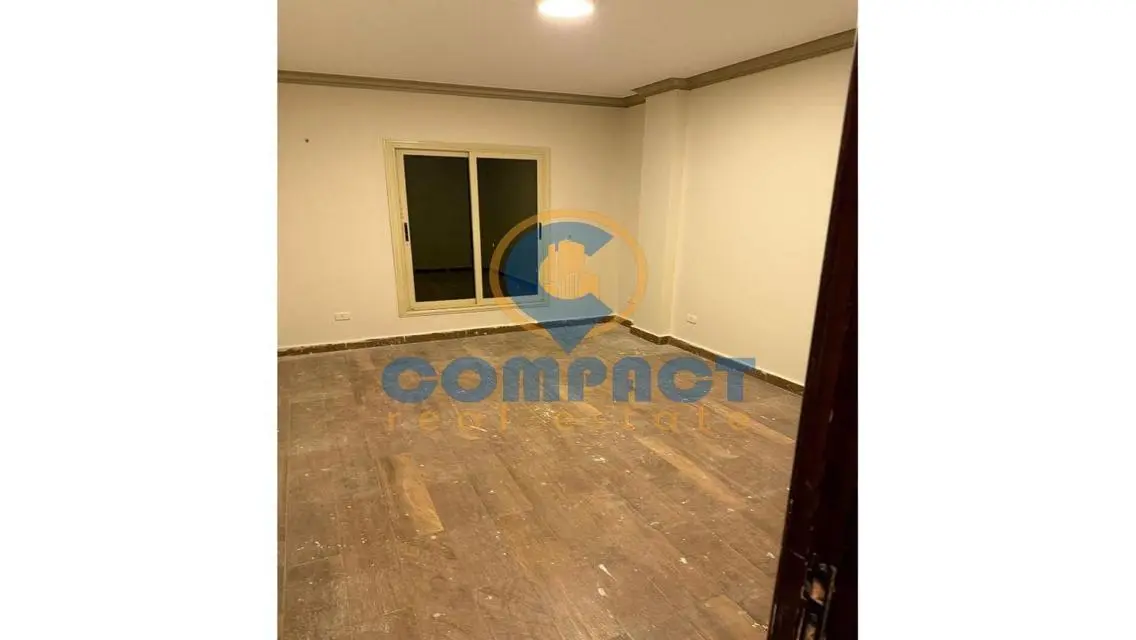 Stunning 235 sqm Apartment for Rent - Balcony with Scenic View