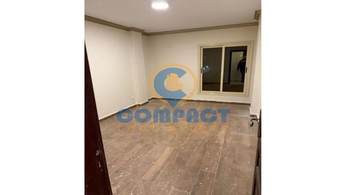 Stunning 235 sqm Apartment for Rent - Balcony with Scenic View