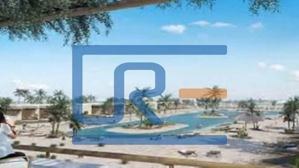 شقة فاخرة بمساحة 2200 متر مع شرفة ومسبح مشترك