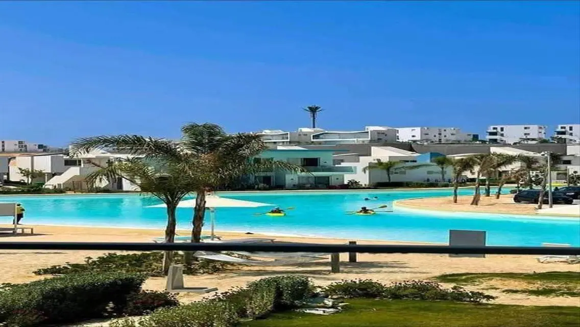 شقة فاخرة بمساحة واسعة ومرافق مميزة