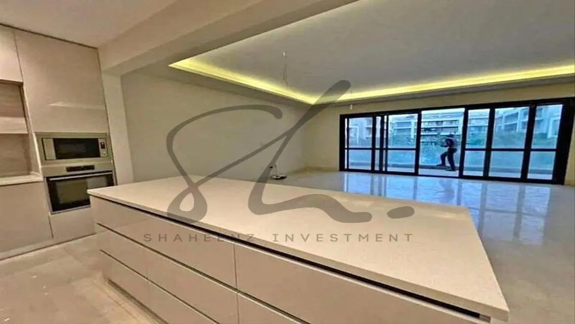 طابق فخم في جولدن سكوير - جاهز للسكن
