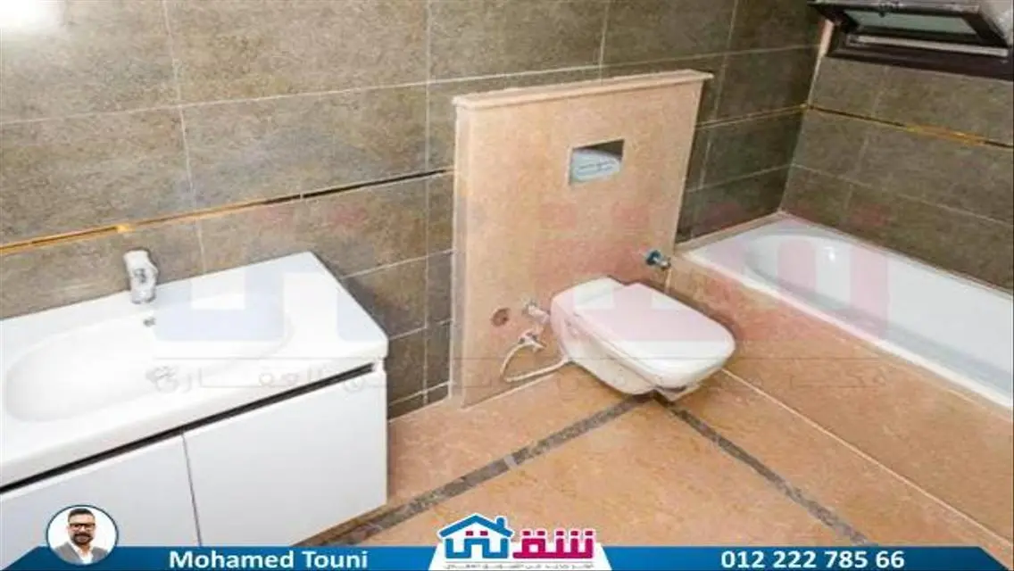 شقة فاخرة بـ 3 غرف نوم وبلكونة