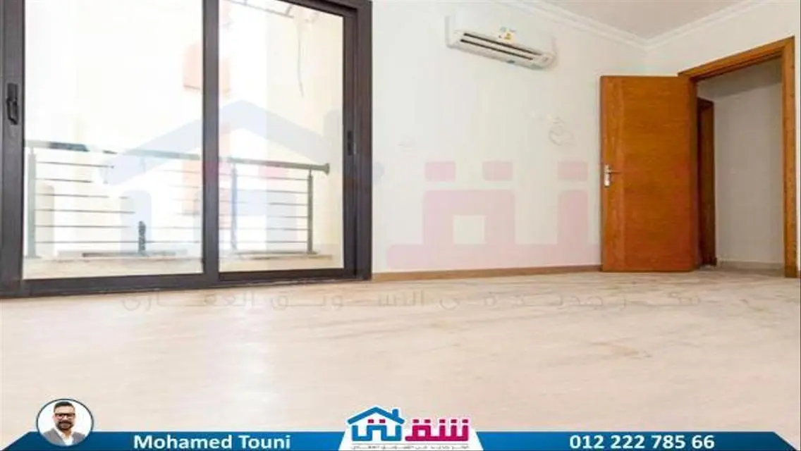 شقة فاخرة بـ 3 غرف نوم وبلكونة