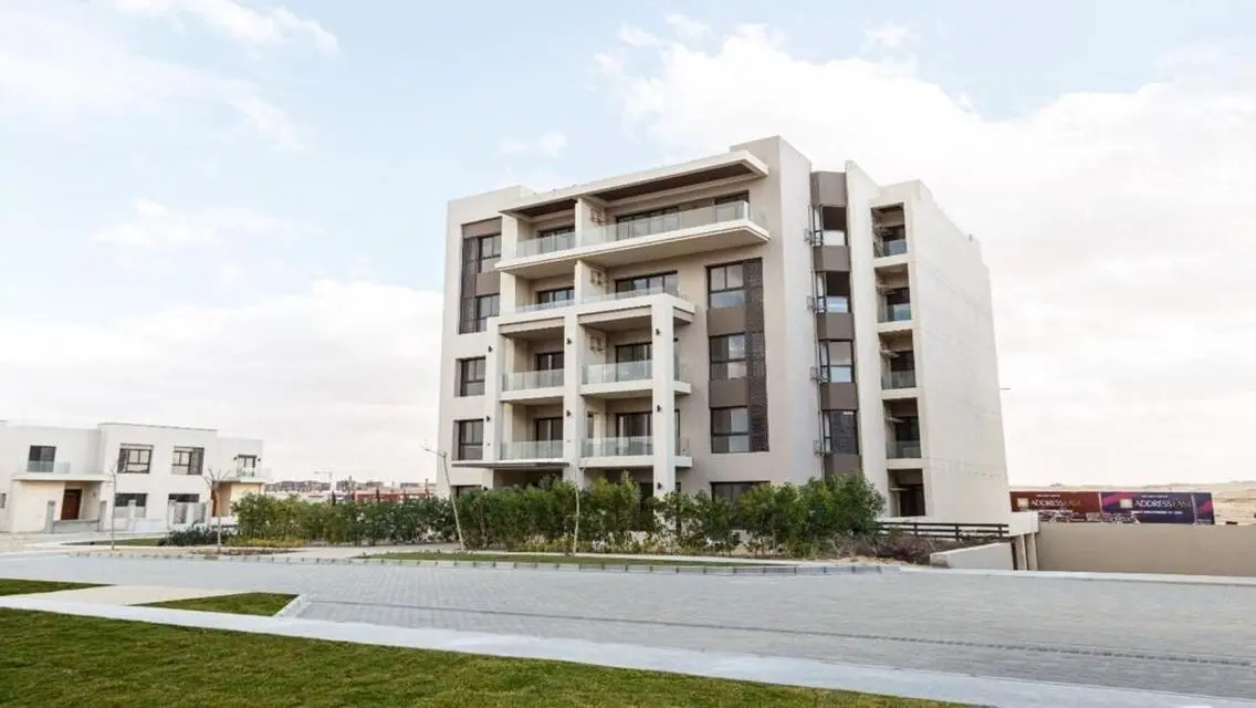 Luxury Apartment with Private Garden and Lake View