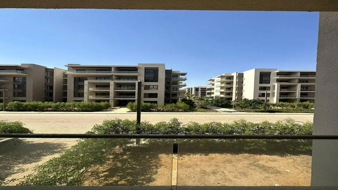 Luxury Apartment with Private Garden and Lake View