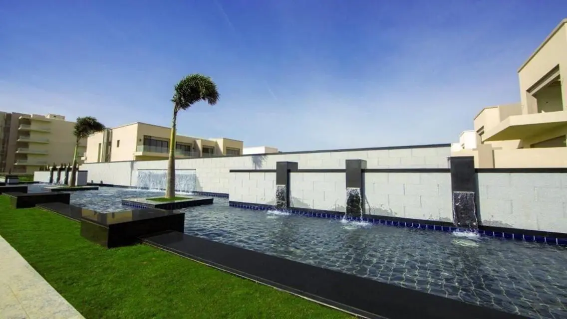 Luxury Apartment with Private Garden and Lake View