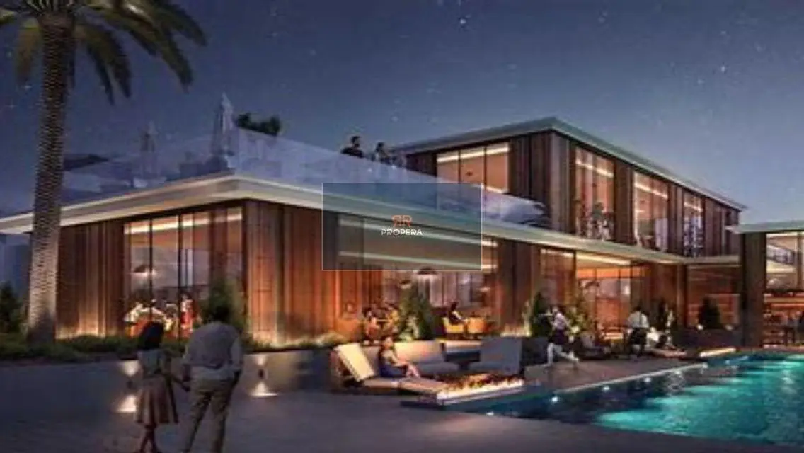 Luxurious Villa with Stunning Lake Views