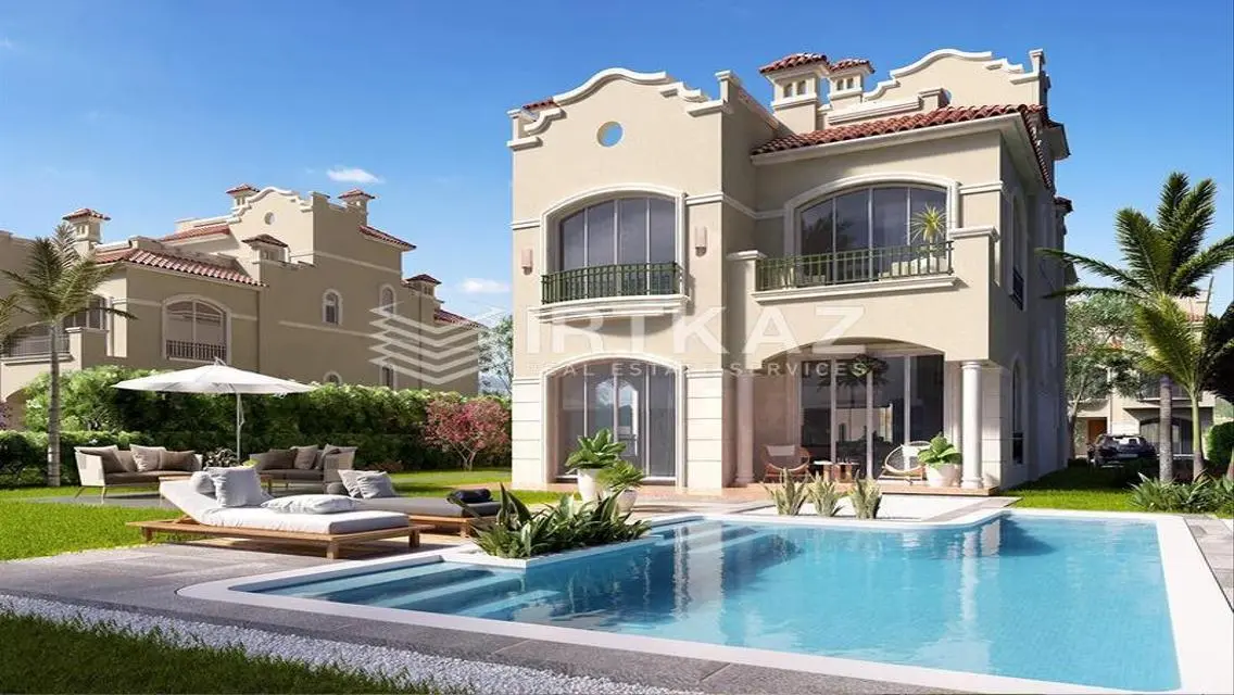 Luxurious Villa Overlooking the Lakes